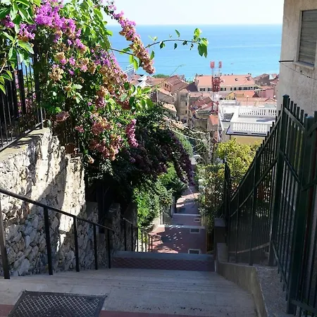 E Terrazza Vista Mare Con Giardino Hébergement de vacances