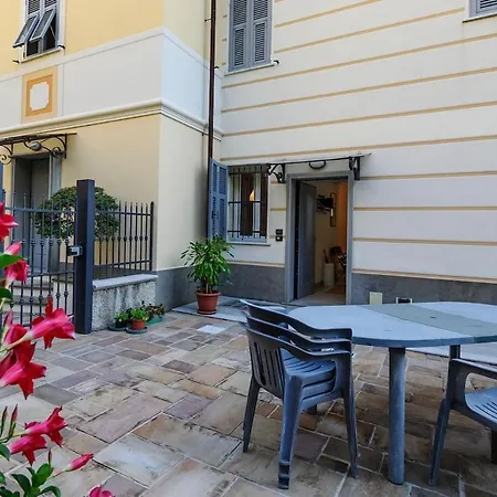 E Terrazza Vista Mare Con Giardino Hébergement de vacances Finale Ligure