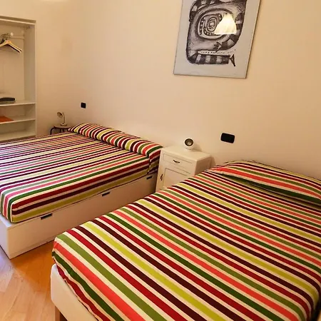 E Terrazza Vista Mare Con Giardino Hébergement de vacances