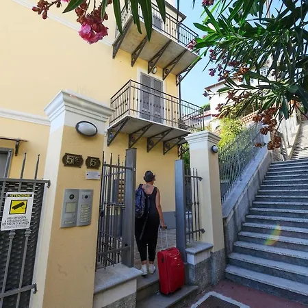 E Terrazza Vista Mare Con Giardino Hébergement de vacances