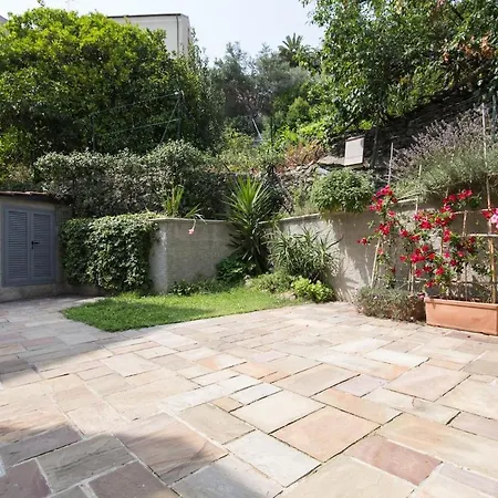 E Terrazza Vista Mare Con Giardino Hébergement de vacances