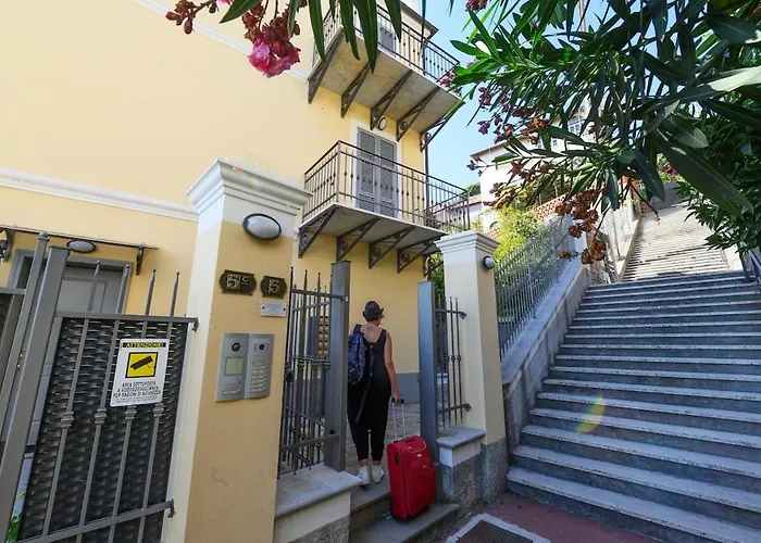 E Terrazza Vista Mare Con Giardino Vakantiehuis